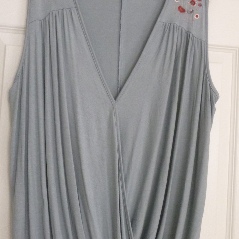 Women's pull-over blouse